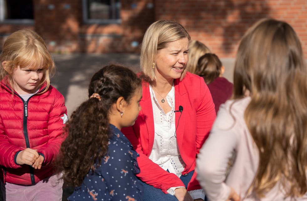 Guri Melby besøker Vardåsen skole oktober 2020. Foto: Katarina Theis-Haugan/KD