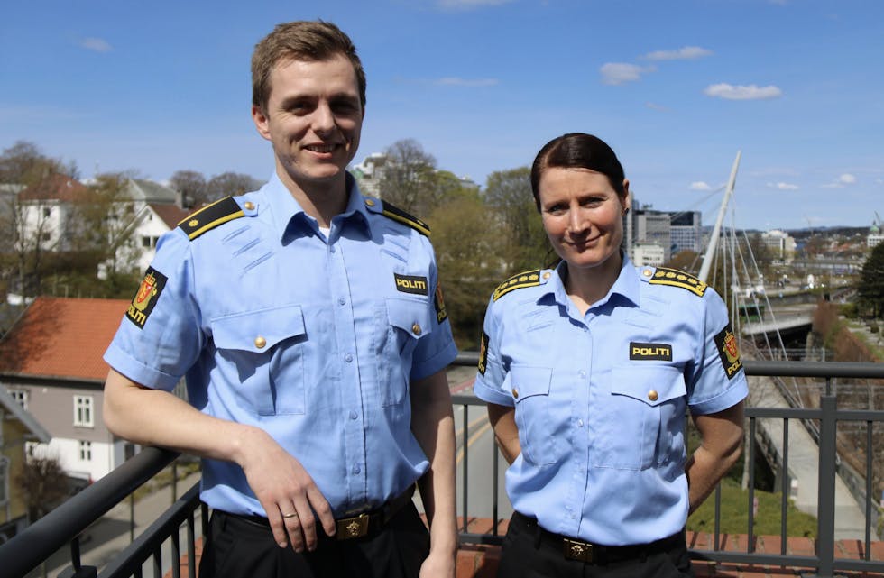 Roald André Møskeland og Grete Winge i Nettpatruljen Sør-Vest. Foto: Politiet