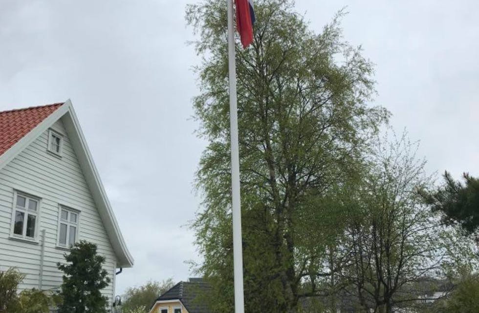 Flagget til topps i Tysværvåg. På nytt skal bygda sende ut en utøver til de olympiske leker.