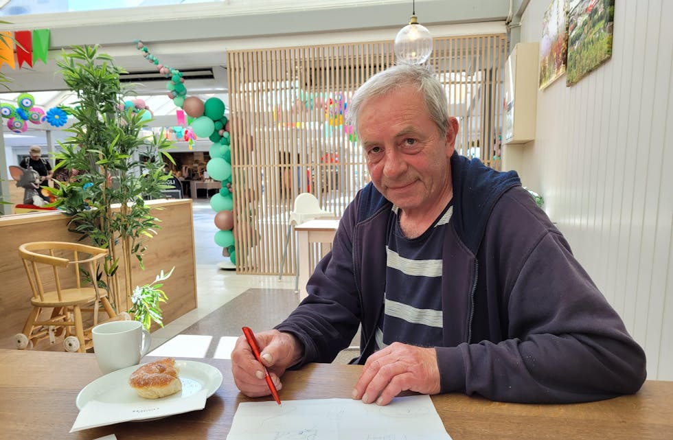 Ove Stumo brenn for naturen, bokstaveleg talt. Hans engasjement for lyngbrenning og motstand mot vindturbinar har latt seg høyre.
Foto: Alf-Einar Kvalavåg
