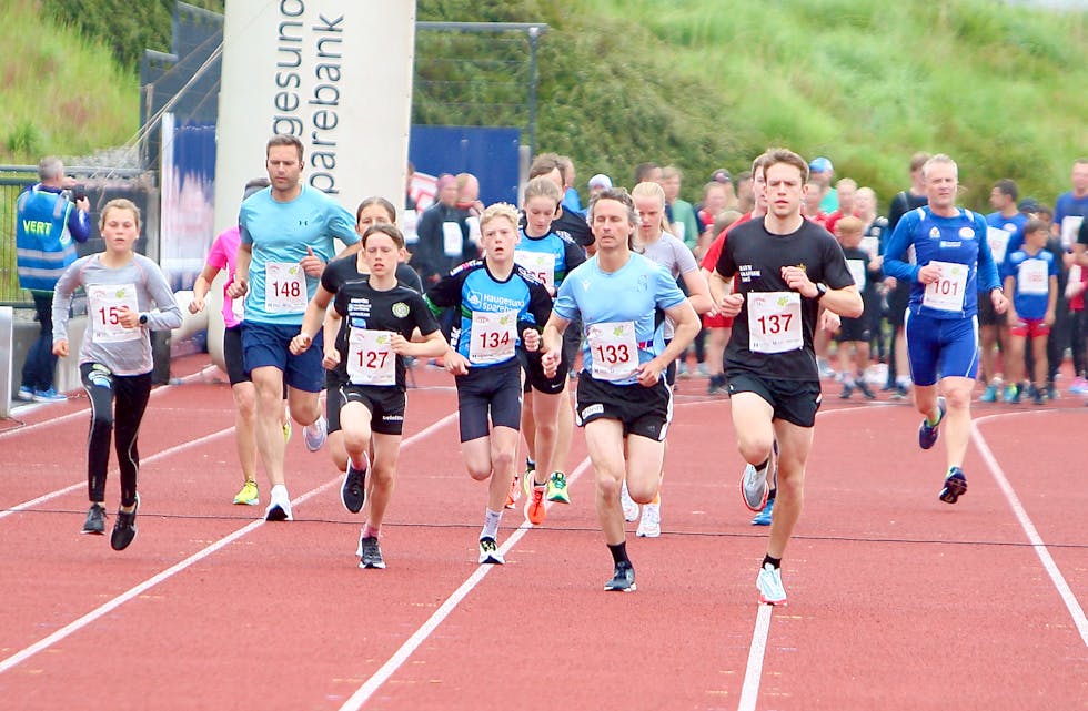 Emma Apeland Rinde (t.v.) og Johannes Havn (t.h.) var raskest på 5-kilometeren. Foto: Alf-Einar Kvalavåg