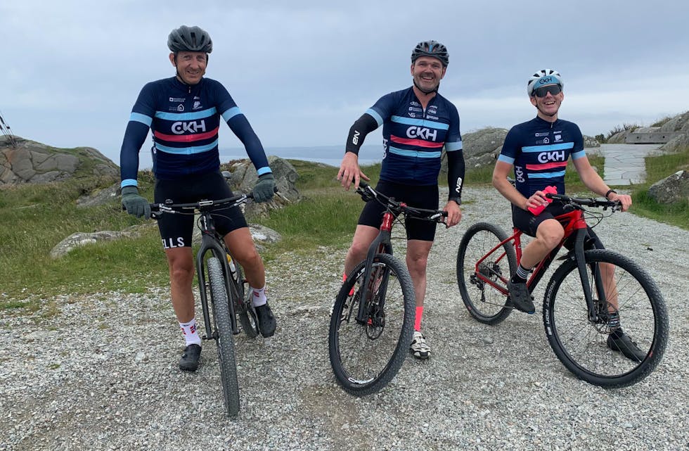 Kjetil Toth (t.v.) gjennomførte i 2020 Everesting i Svinalibakken, da utfordret han Frode Høyvik og Bjørn Erik Fagerheim. Søndag tok de utfordringen og syklet opp Boknafjellet 48 ganger.
Foto: privat