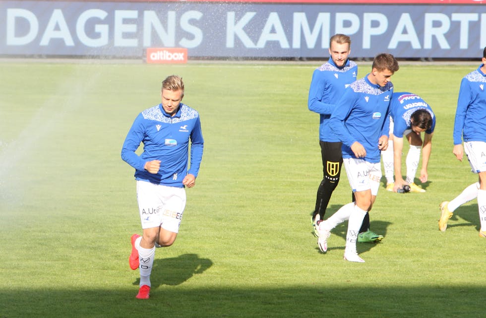 To ganger Tysvær i oppvarming på stadion. Alexander Søderlund og Vegard Solheim.
