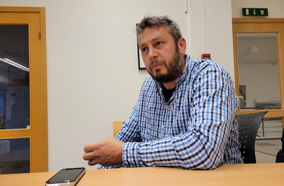 Bjørnar Apeland har invitert politikarar og rådmann til opent folkemøte på Førland skule. Så langt treng han berre ein stol i panelet.
Foto: Alf-Einar Kvalavåg