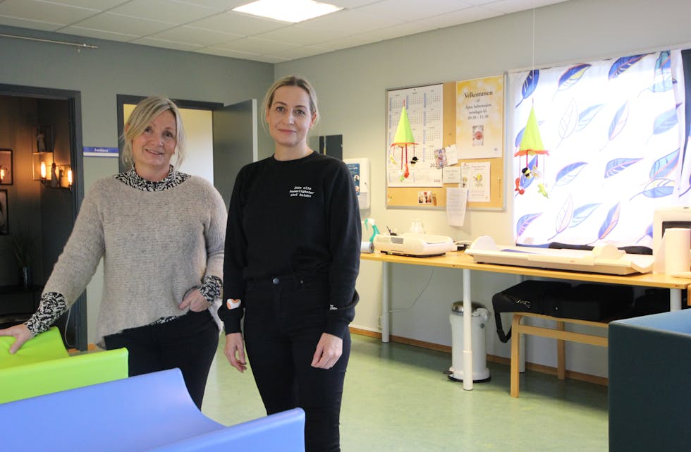 Helsestasjonen tilrår foreldre å følgje FHI sine råd for å minske smitte av RS-virus. Helsesjukepleiar Ellen Hokholt og seksjonsleiar ved Aksdal helsestasjon, Kjersti W. Hagland.
Foto: Ingvild R. Myklebust