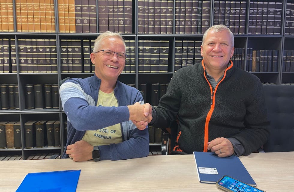 Åge og Rune Wee har sammen bygget videre på selskapet faren Rolf startet på 1950-tallet. Nå refordeles eierandelene i WeeGruppen for å rigge for framtiden.