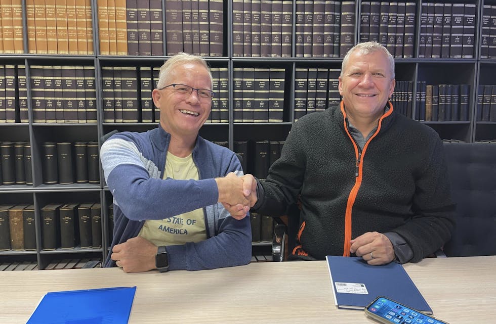 Åge og Rune Wee har sammen bygget videre på selskapet faren Rolf startet på 1950-tallet. Nå refordeles eierandelene i WeeGruppen for å rigge for framtiden.