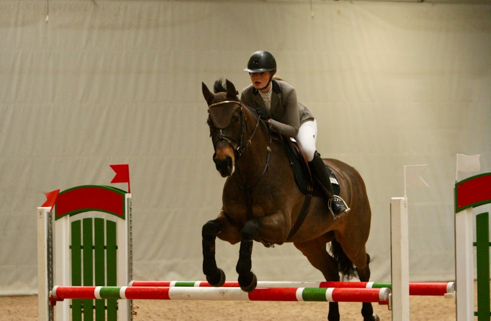 Therese Handå Blickfeldt i aksjon under landsdelstevnet i sprangridning. Foto: Alf-Einar Kvalavåg