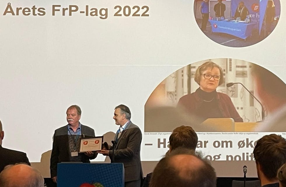 Herman Berg, Lokallagsleder, mottok prisen på scenen.