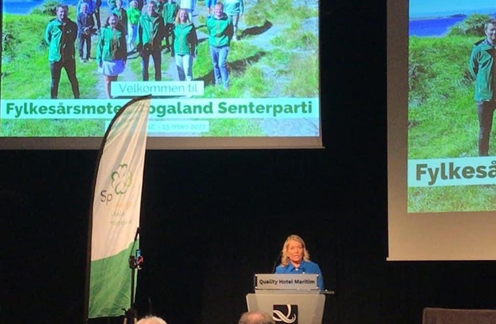 Mat og landbruksminister Sandra Borch var med på møtet og snakka engasjert om saker som å gjenoppretta norsk kornberedskap, om å auke matproduksjonen og om jordvern.