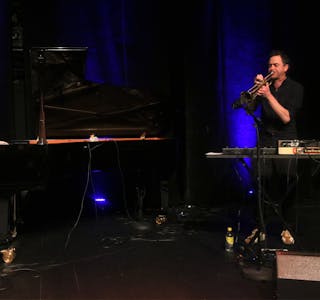 Espen Eriksen og Gunnar halle spilte hele den nye platen «Sangboka» i Tysværtunet. Foto: Alf-Einar Kvalavåg