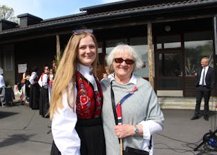 Karina kom fra Colorado for å besøke besteforeldre på Susort. Hun hadde aldri feiret 17. mai i Norge, og dagen var mer enn hun hadde forestilt seg. 