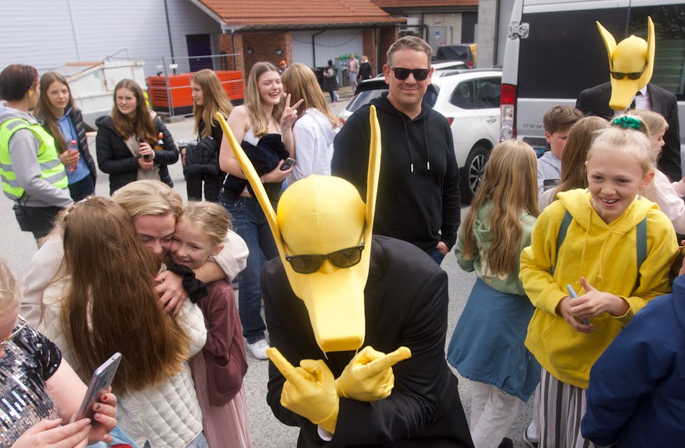 Subwoolfer kom ut og hadde det skikkelig artig sammen med fansen før konsertstart. Foto: Alf-Einar Kvalavåg