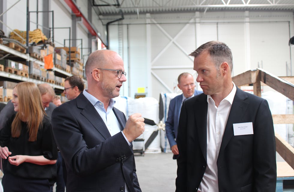 NHO-direktør Ole Erik Almlid og grunder Svein Kvernstuen utvekslet tanker om blant annet den planlagte batterisatsingen i Haugaland Næringspark.