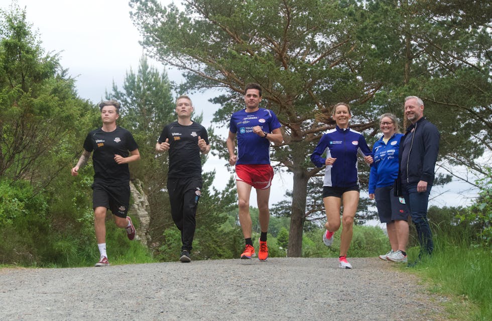 Marius Vesterøy, Øystein Jansen, Thomas Finshus og Vivian Kyte er klar for å sette fart i Tysværtrimmen. Hans Tore Stensen og Agnes Rokstad Hettervik skal sørgje for eit strålande arrangement.
Foto: Alf-Einar Kvalavåg