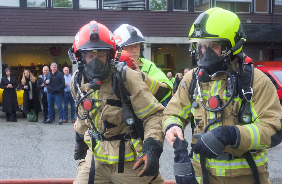 Det var både action og tid for bamseklemmar då Haugaland brann og redning iks var på turné rundt om på Haugalandet. I Aksdal var det mange frammøtte og svært god stemning.
Foto: Alf-Einar Kvalavåg