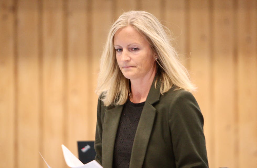 Birgith Lilleskog i Senterpartiet la i kommunestyret fram eit forslag om å utsette saka. Ho meinte at det ikkje hadde vore godt nok allmennkjend at saka skulle opp nå. 
