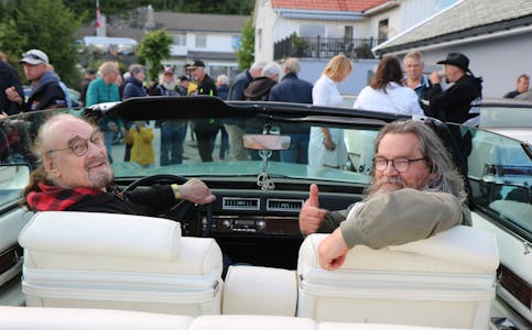 Jan Sigmund Saltvedt og Rune Andre Falch hadde tatt turen innover frå Haugesund med Saltvedt sin 1976 modell Cadillac Eldorado kabriolet. 
