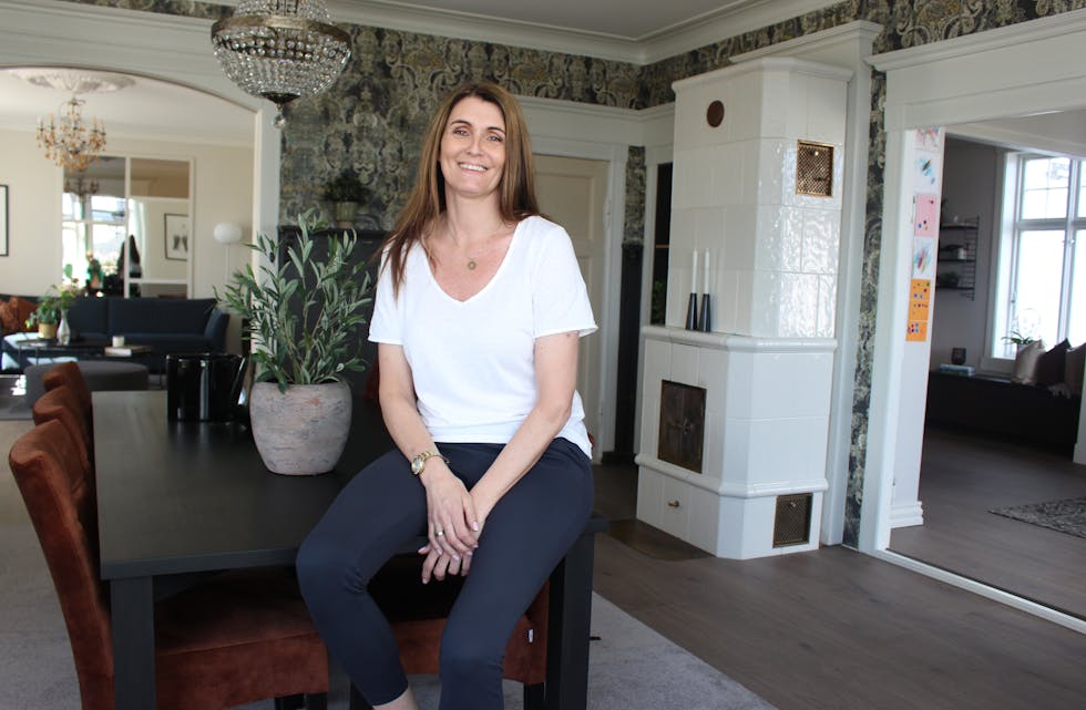 Monica Bjoland Andersen hadde en drøm – skifer på taket. Det har hun fått med huset på Rossabø som de har totalrenovert.