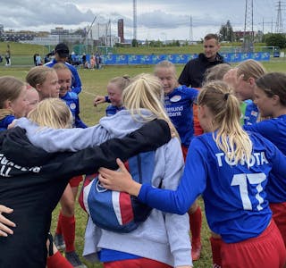 Stegaberg-jenter 13 er klar for semifinale i B-sluttspillet i morgen. Foto: Katrine Tønnesen
