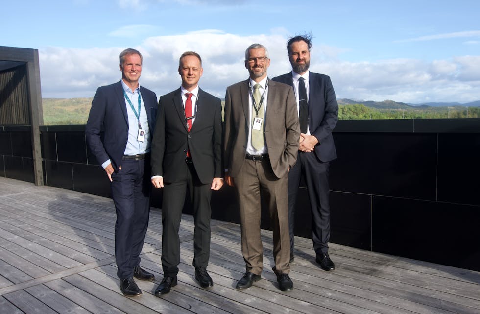 Fra venstre: Mads Ragnar Bårdsen, daglig leder i Ydra, Stig Hatteland, konsernsjef Hatteland & CEO RamBase, Karl Inge Stensland, COO RamBase og arkitekt Bjarne Harloff. Foto: Alf-Einar Kvalavåg