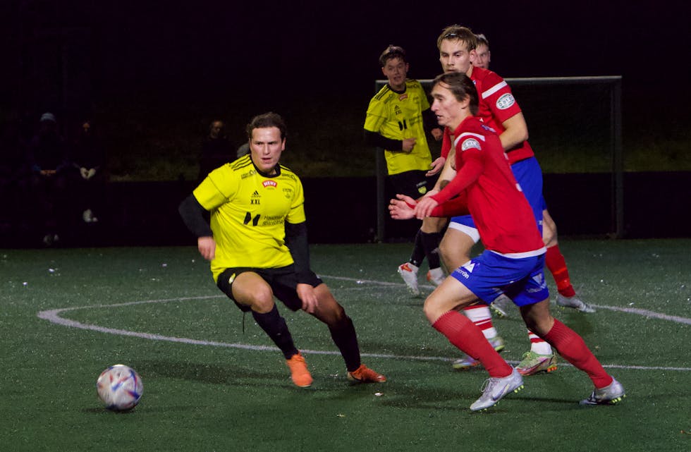 Adrian Stokkenes Tjomsland kom inn og satte fart på Skjold en liten stund. Ellers hadde Sander Lorentz og Vard 2 god kontroll på hjemmelaget. Foto: Alf-Einar Kvalavåg