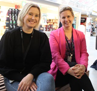 Ellen Sofie Bertelsen og Grethe Vangsnes nyt ei god førjulstid med heimelaga julegåver