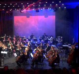 Nord-Rogaland Symfoniorkester gav publikum musikkmagi på lørdagens konsert i Tysværtunet. 