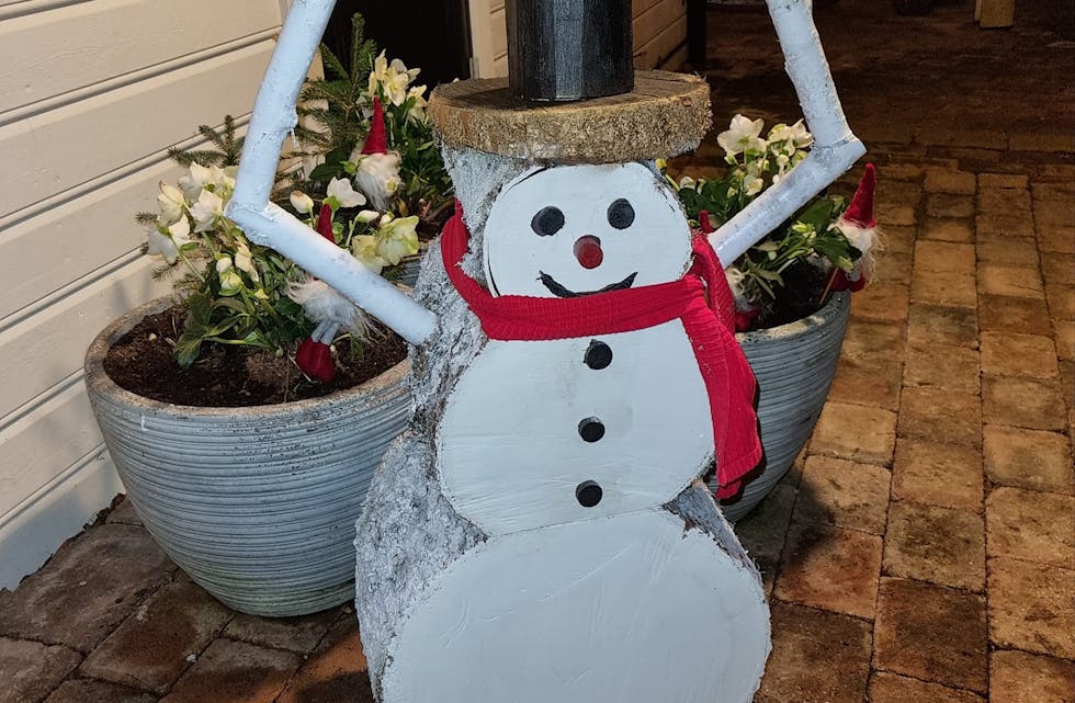 Alan Micheal Dean trengte noe å «tutle» med etter han pensjonerte seg. Tidsfordrivet ble til nisser, snømenn og reinsdyr. Flere av figurene vil han gi bort til mennesker som står han nær.