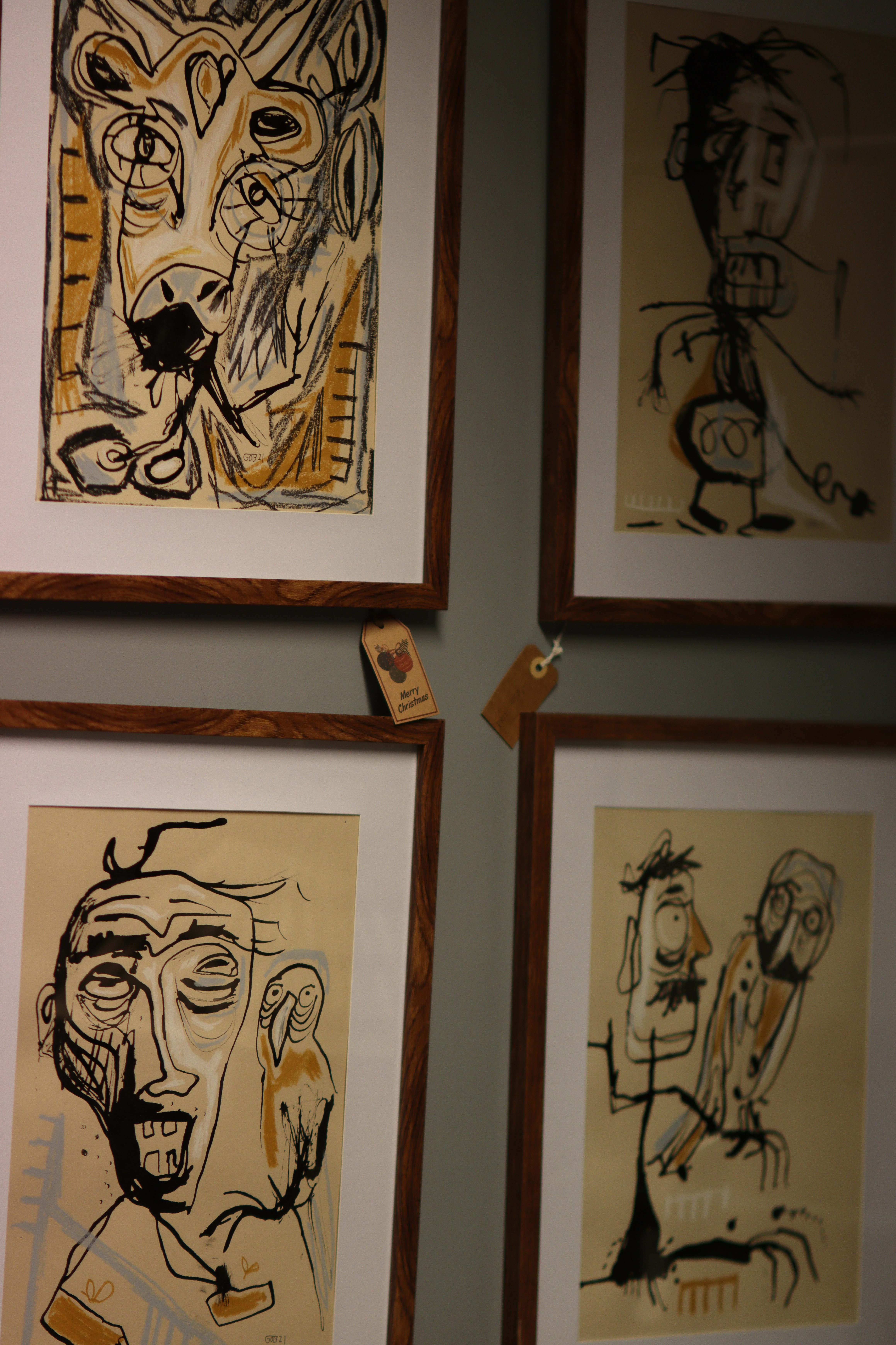 – Det er vanskelig å sette priser. Her er det noe for alle, prisene starter på rundt 80-kroner, forteller damene. 