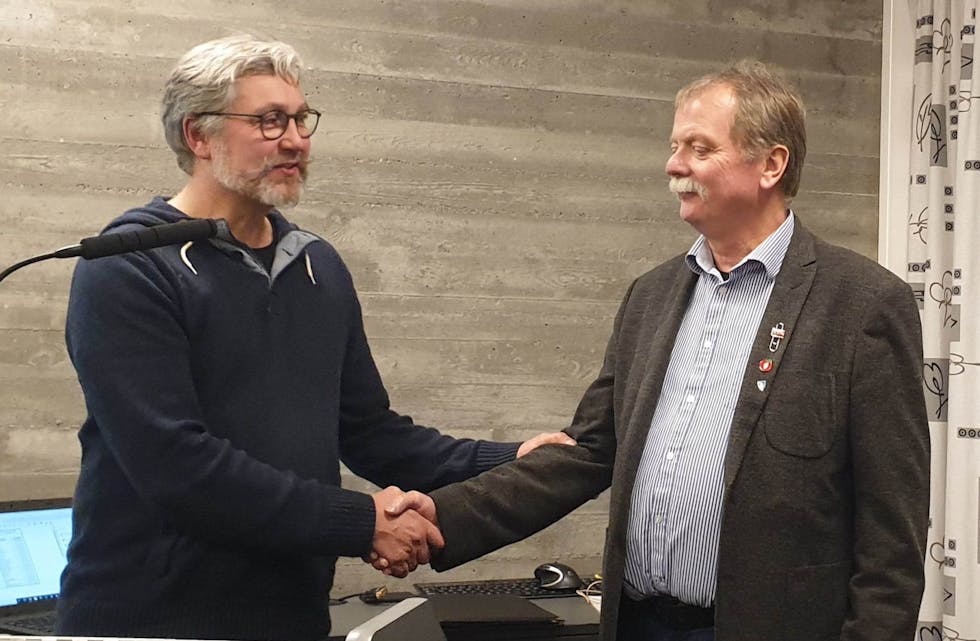 Jan Atle Kalkvik overtar stafettpinnen etter Herman Berg som leder av Tysvær Frp.