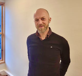 Asbjørn Moe ser fram til å lande fleire prosjekt i Tysvær i 2023. Ein del av jobben med å vere teknisk sjef er å få folk til å forstå kva ein held på med.
Foto: Alf-Einar Kvalavåg