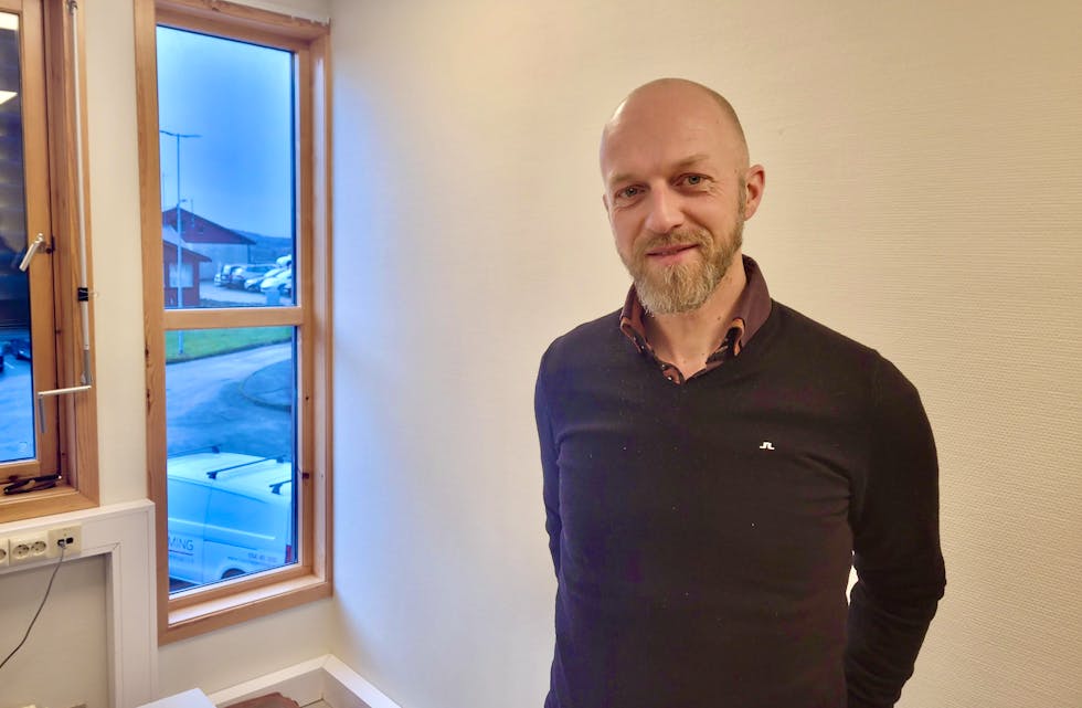 Asbjørn Moe ser fram til å lande fleire prosjekt i Tysvær i 2023. Ein del av jobben med å vere teknisk sjef er å få folk til å forstå kva ein held på med.
Foto: Alf-Einar Kvalavåg