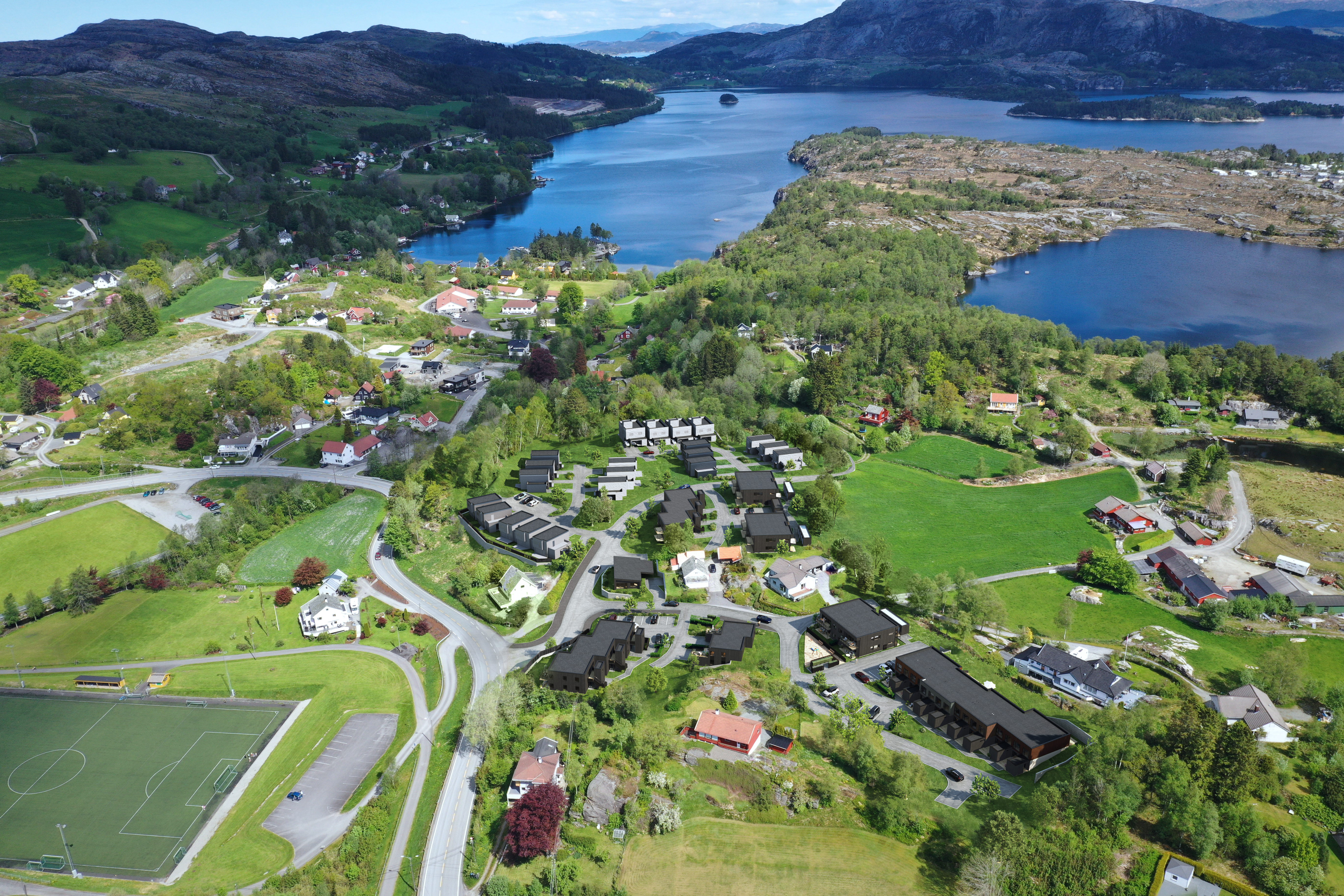 Grinde med Våg i bakgrunnen.