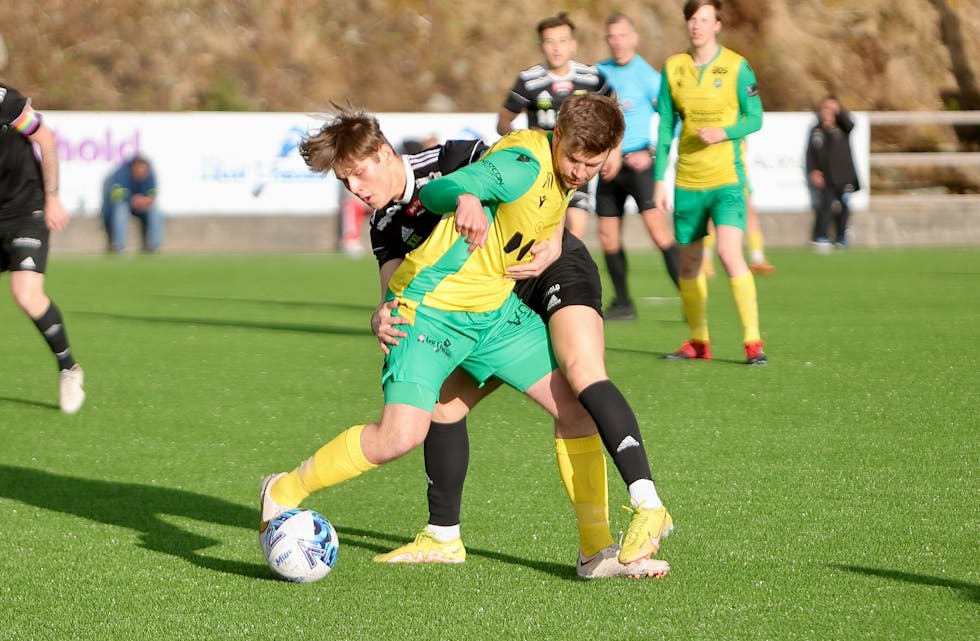 Minte Kastaljanov og Skjold fikk aldri skikkelig tak i Morten Knutsen og Nord. Det endte 0-6 for Skjold på Norheim. Foto: Alf-Einar Kvalavåg