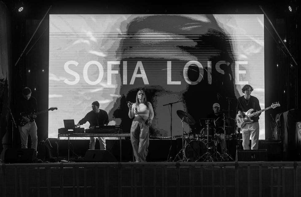 Frå Roc Boyz konserten, ein av fleire spelejobbar som har gitt Sofia Loise meirsmak på ein musikkarriere.

Foto: Hoang Son
