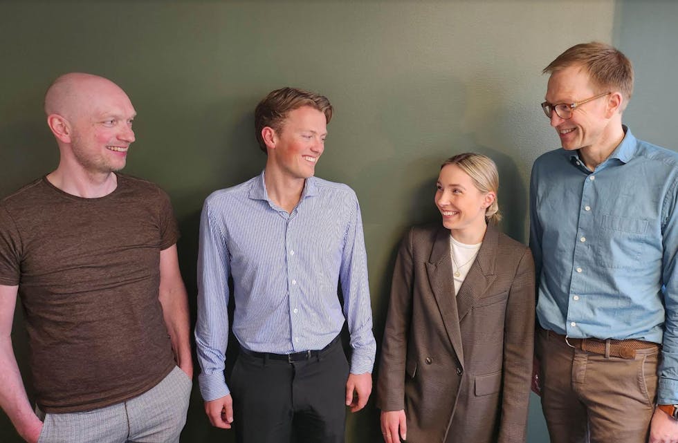 Fra venstre: Konsernsjef i Knif AS, Fridtjof Leif Gillebo. I midten HAMNØY AS Oslo ved rådgiverne Fredrik Abrahamsen Deilkås og Cathrine Vikse Johnsen. Til høyre daglig leder/rådgiver i HAMNØY AS, Jan Tore Hamnøy.