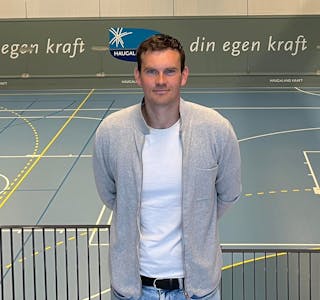 Ta vel imot vår nye daglige leder Eirik Grønhaug, skriver  Tysvær Arena Haugesund Sparebank på Facebooksiden sin. 