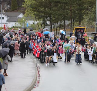 Langt tog i Førre fra skolen, over tunnellen og ned til skolen igjen. Foto: Alf-Einar Kvalavåg