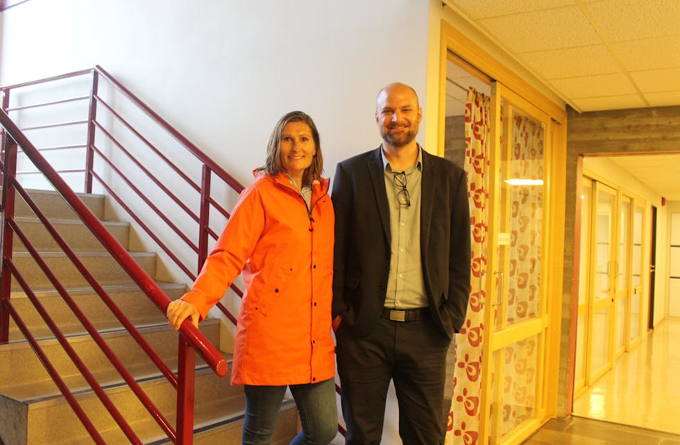 Jan Inge Hauge Bringedal og Lin Veronica Jacobsen er begge tysværbuar og nå aktive på AP si liste føre valet i haust. Dei ser på arbeid for og med ungdom som ein av sine største saker. Foto: Marit Tvedt