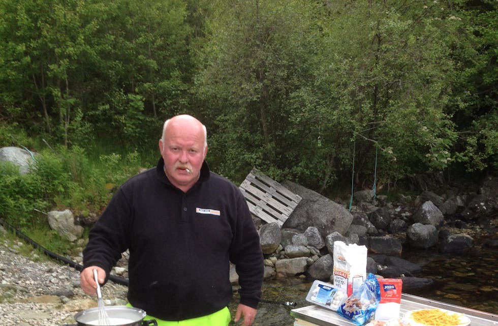 Willy Leirvoll har fiska krabbe i Førresfjorden i mange år. Han synest det trist at skada krabbe blir kasta i sjøen.