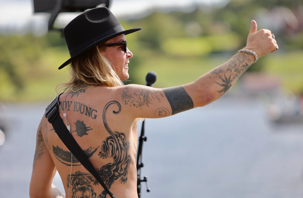 Joe Eriksen og Muddy Young var imponert over alle som tok turen denne fine sensommerkvelden på Notaflot. Foto: Alf-Einar Kvalavåg