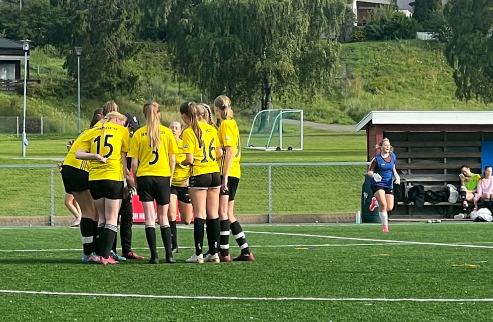 regnet hadde gitt seg, banen var fin, men Stegaberg/Skjold tapte for Borg i dagens første kamp. Foto:
Vivian Wee Flatnes