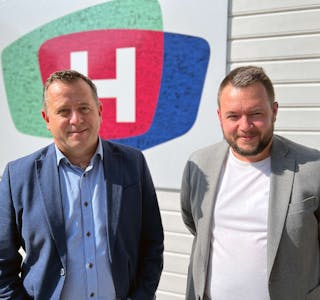 Heine F. Birkeland gir seg som daglig leder i TV Haugaland, og overlater selskapet til de
ansatte. Morten E. Vorre overtar som ny daglig leder. Foto: Hilde K. Narheim