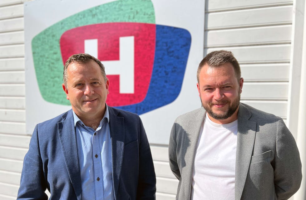 Heine F. Birkeland gir seg som daglig leder i TV Haugaland, og overlater selskapet til de
ansatte. Morten E. Vorre overtar som ny daglig leder. Foto: Hilde K. Narheim