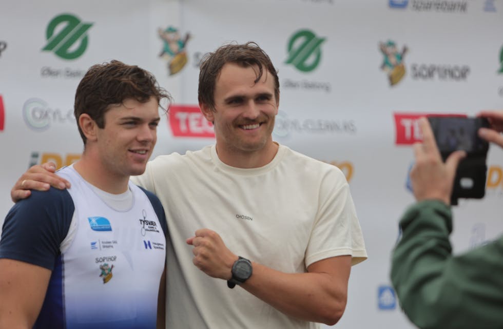 Lars Magne Ullvang sammen med sin arvtaker Nicolai Lønning under NM i Tysværvåg. Foto: Alf-Einar Kvalavåg