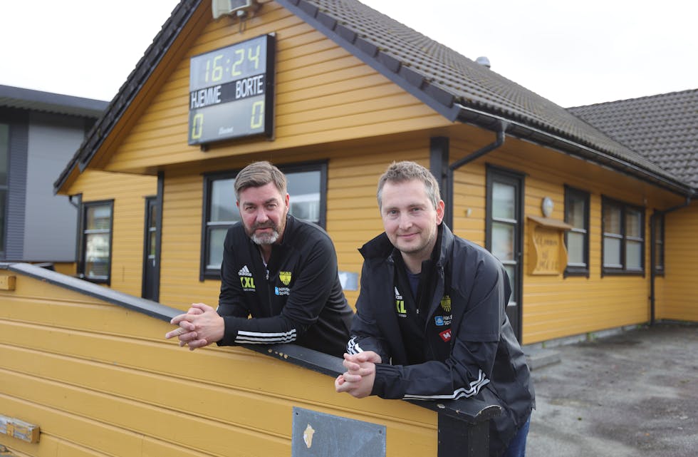 Rune Selle Pedersen og Jan Vidar Strømsvold ser fram til at gratisbussen om onsdagar tar til om kort tid. Målet er meir liv i Skjoldhallen og på hestesportsenteret på Skeiseid.
Foto: Alf-Einar Kvalavåg