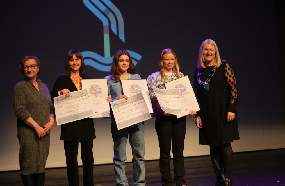 Anita Helgeland,Vilma Fjeldheim og Stine Egge fikk kulturstipend.