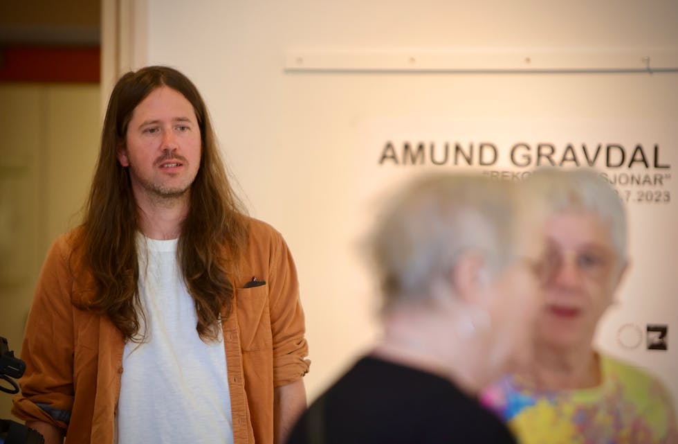 Tysværbuen Amund Gravdal stiller ut en samling nye malerier i Haugesund kunstforening. Foto: Alf-Einar Kvalavåg