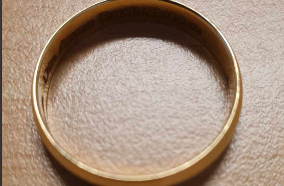 Denne ringen dukket opp da snøen forsvant. Er den din?